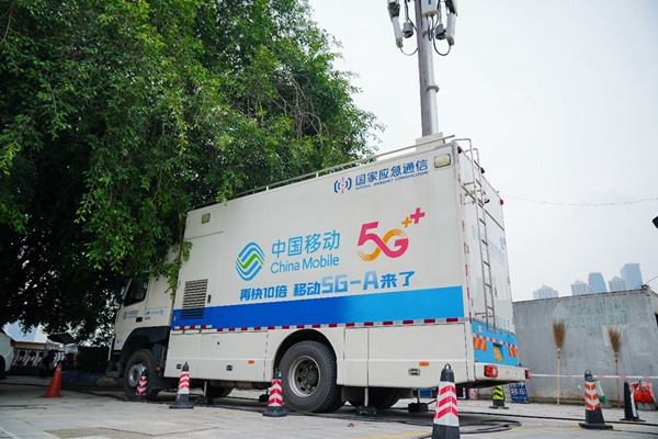 2025重庆（长嘉汇）半马开跑 全球通·逐马计划与跑者共赴盛会