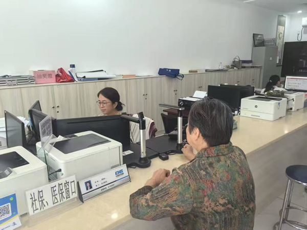 市民在“家門口”就能辦理部分醫保事項。 市醫保局供圖