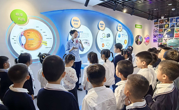 南岸区眼健康科普基地“爱眼探索营”社会实践活动。重庆南坪爱尔眼科医院供图