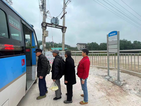 为民解困 重庆高新区金凤镇293路公交新站点启用