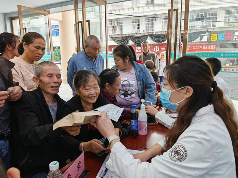 国家中医医疗队赴重庆六区县开展巡回医疗