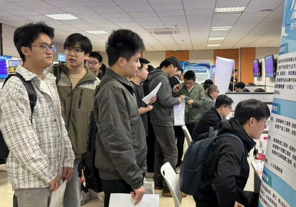 雙選會現場。重慶理工大學供圖