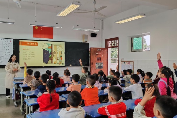 界石鎮中心小學校兒童安全防拐宣講課堂。主辦方供圖