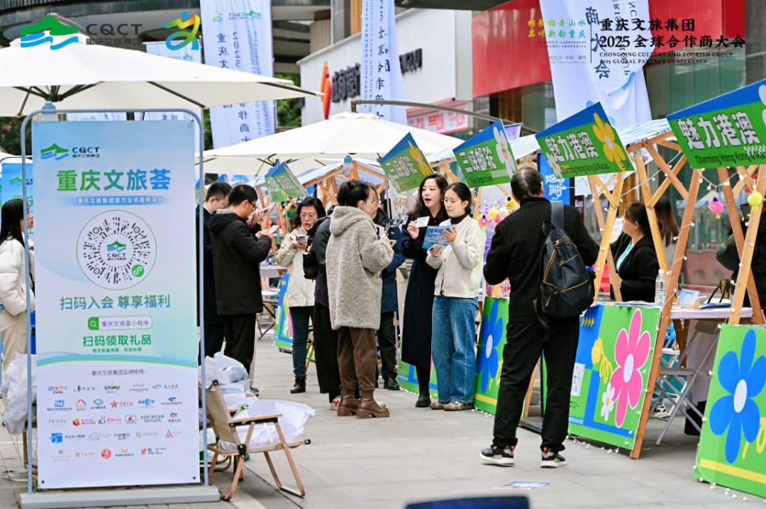 美好年走廊文旅大卖场活动现场。该活动三天销售额约120万元，超86%为旅游线路产品，总接待人次超11万人次。主办方供图