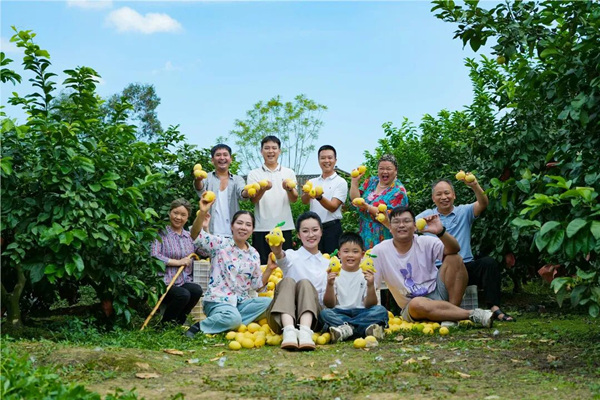 微短劇《花開檸鄉》劇照。潼南區融媒體中心供圖