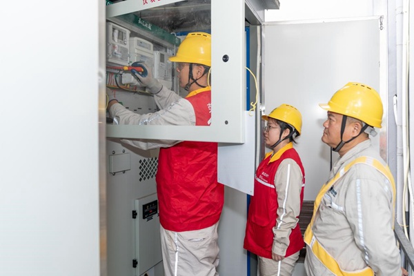 電力人員開展安全檢查。國網重慶永川供電公司供圖