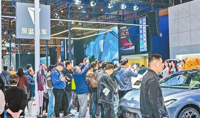 11月21日,2025第十六屆重慶汽車消費節暨第六屆重慶房車生活節在重慶國際博覽中心開幕。(活動組委會供圖)