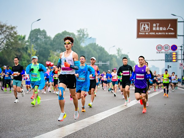 跑友们享受璧山风光。活动主办方供图