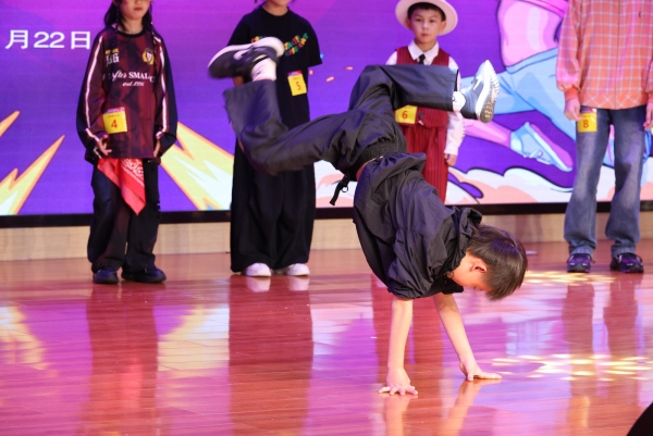 2025第三届重庆市街舞大赛九龙坡区展演现场。主办方供图