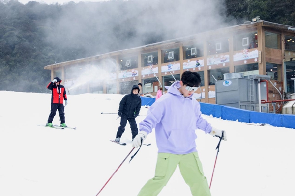 金佛山滑雪场开门迎客。受访单位供图