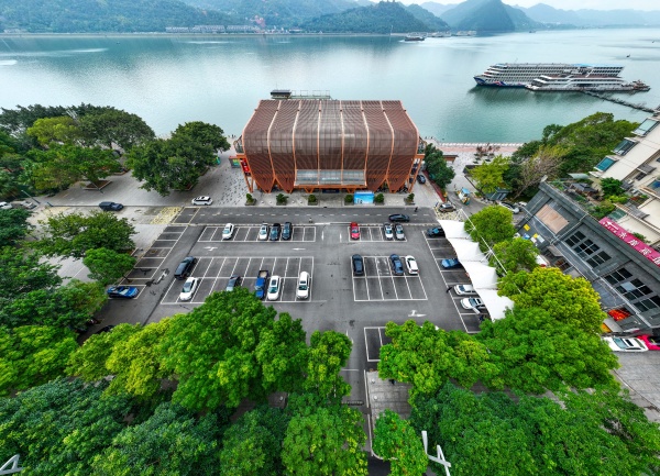 滨江路公共停车场。丰都县委宣传部供图