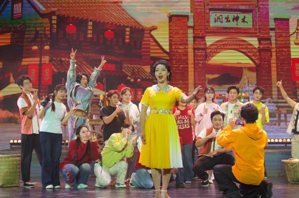 木洞山歌改编的《爷爷的山歌》演出现场。重庆文化艺术职业学院供图