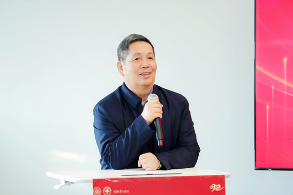 中國工程院院士楊春和講話。重慶大學供圖