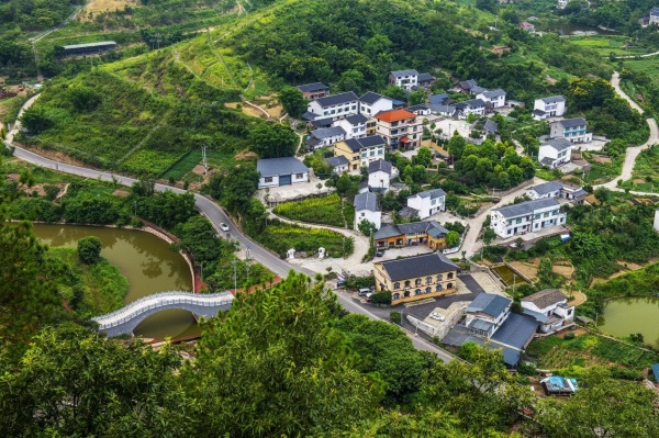 俯瞰珠滩村便民公路。胡光银摄