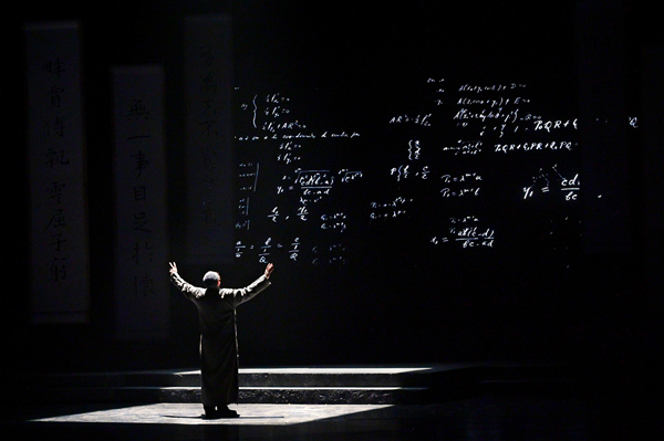 11月27日，話劇《何魯》在國家大劇院演出。冉偉攝