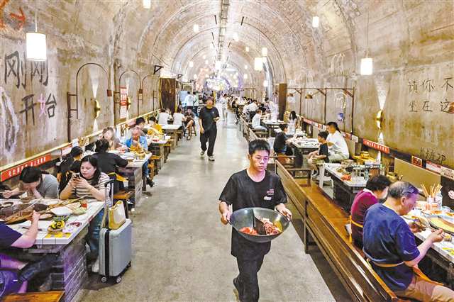 地下之城老火锅受到热捧。（本报资料图片）记者 张锦辉 摄\视觉重庆