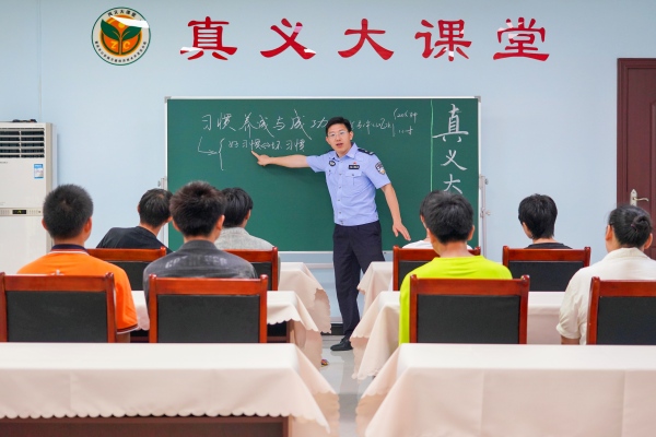 “真义大课堂”上的程真义。重庆市公安局供图