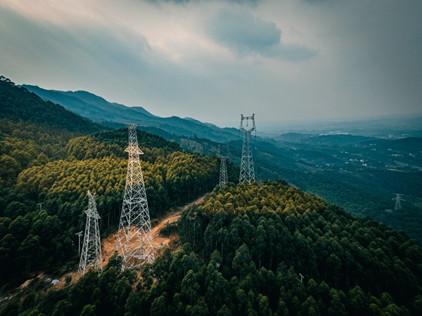 組塔作業已完成55%。國網永川供電公司供圖