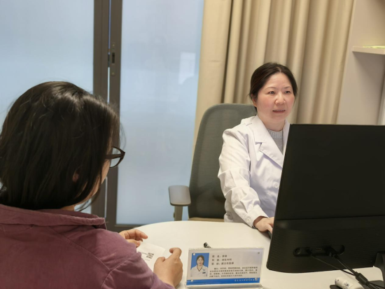 李丽副主任在乙肝临床治愈门诊出诊