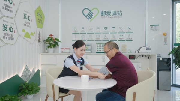 邮储银行重庆分行邮爱驿站为市民提供多样化关怀服务。邮储银行重庆分行供图