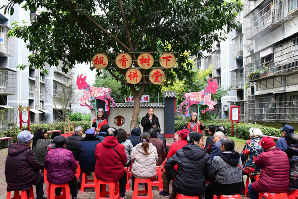 医保政策讲解现场。杨晨摄