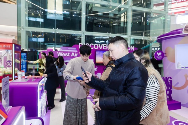 快閃路演活動現場。西部航空供圖