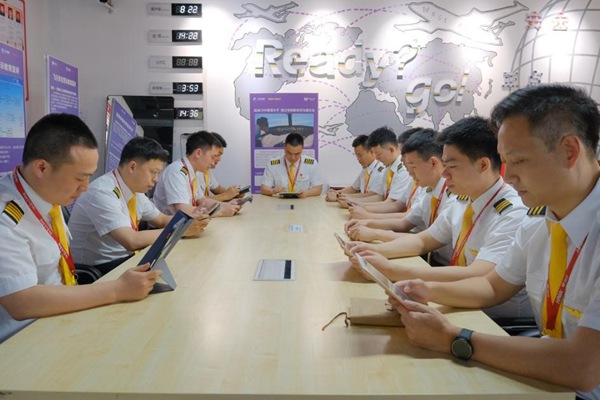 西部航空飞行机队举行安全会议。西部航空供图