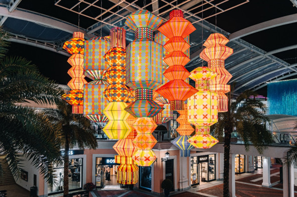 幾何吉燈·流光映祥大型燈籠裝置。重慶佛羅倫薩小鎮供圖