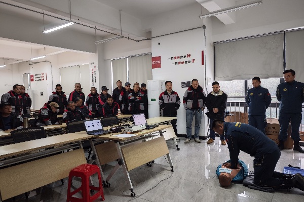 貨車司機應急救護培訓現場。大渡口啟明社工供圖