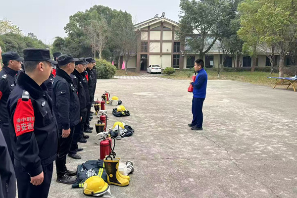 集中整训现场。化龙桥街道供图