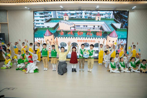 巫山：巫山红叶映教育