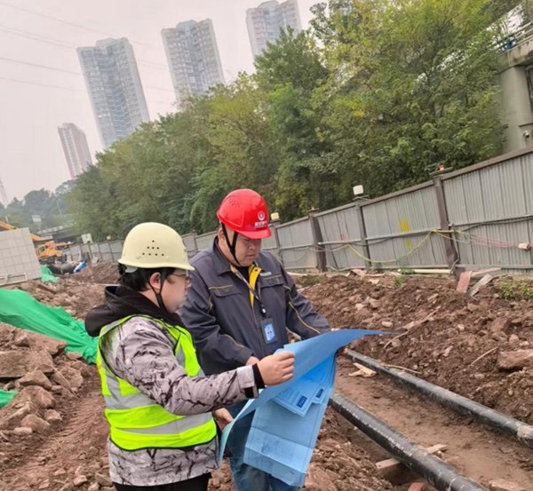 “红岩燃小兵”主动上门护航重点项目