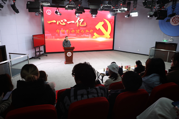 与主流媒体共同举办媒体育人思政课。重庆师范大学供图