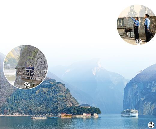 圖①：重慶市忠縣人民檢察院檢察官現場查看石寶寨寨門。  　　張海波攝  　　圖②：重慶市巫溪縣人民檢察院檢察官來到巫鹽古道保護修繕點位。  　　黃 翼攝  　　圖③：重慶市奉節縣瞿塘峽口風景。