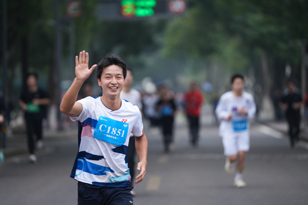 校园健身跑现场。周久淞摄