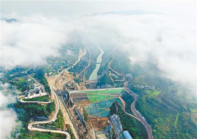 十二月二十日，藻渡水庫大壩完成填筑（無人機照片）。記者 羅斌 攝\視覺重慶