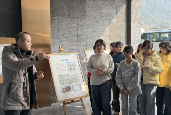 調研團在新豐書院參觀。龍柯利攝