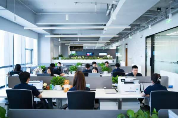 视联动力办公室一角。重庆农商行供图