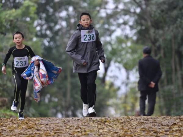 选手们参加比赛。邓泽明摄
