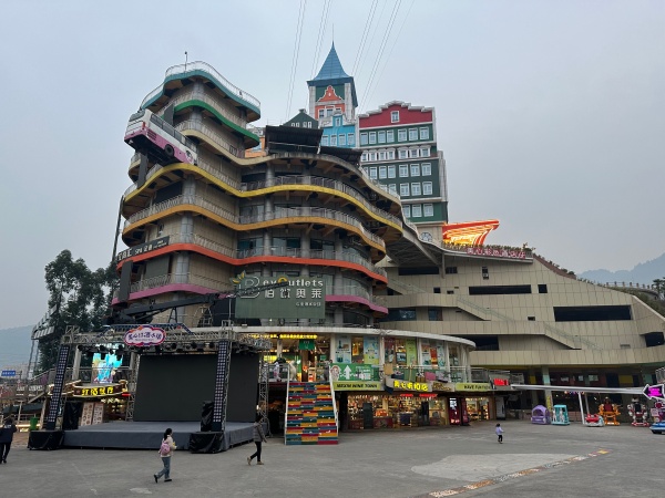 “穿墙巴士”呈现8D重庆立体空间感。(受访单位供图)