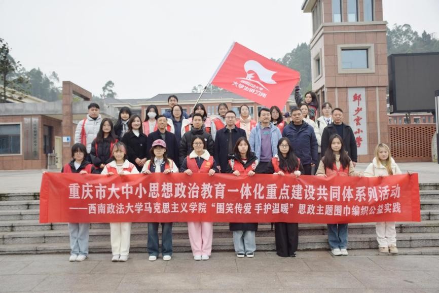 邱少云故居参观学习。张春利摄