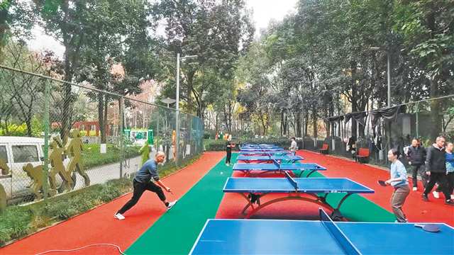 改造后的彩云湖湿地公园乒乓球场。