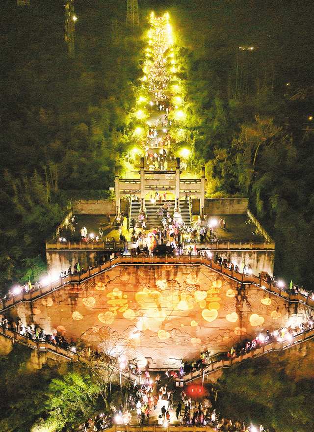 1月1日，北碚区缙云山，市民游客登高祈福。首席记者 龙帆 摄/视觉重庆