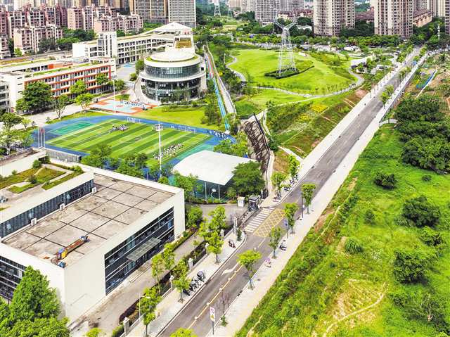 高新区沙坪坝小学旁的支路已打通。（摄于2025年6月24日）记者 张锦辉 摄/视觉重庆
