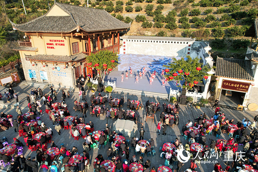 2026年重慶市巫山縣竹賢鄉下庄村“村晚”現場。人民網記者 劉祎攝