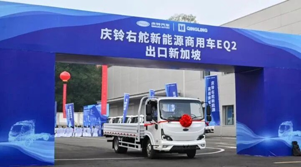 慶鈴右舵新能源EQ2商用車出口新加坡。受訪者供圖