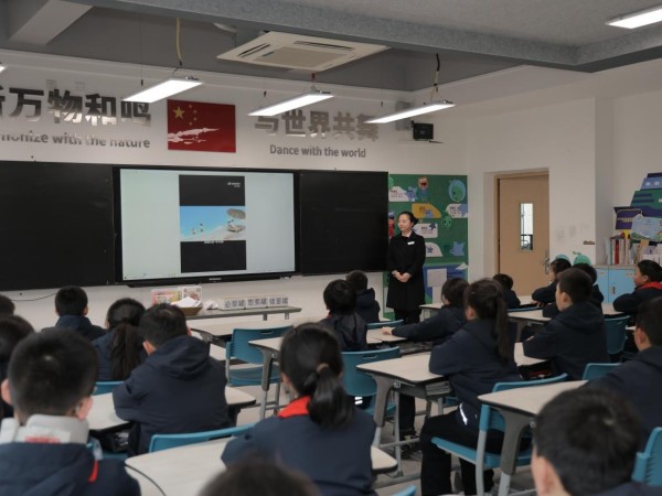 兴业银行现场播放保护个人金融信息主题的动画短片。兴业银行重庆分行供图