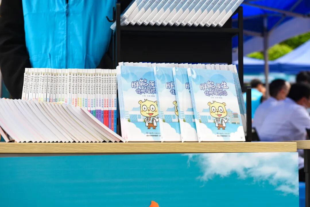 重庆"胖熊医生谈肿瘤防治"获中华医学科技奖