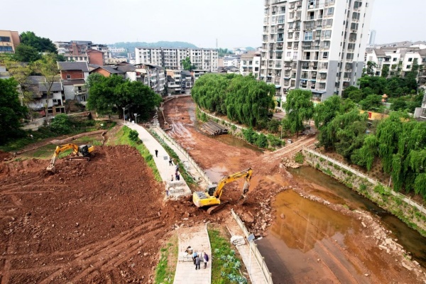 陈家河场镇段河道环境综合整治施工现场。许科兵摄