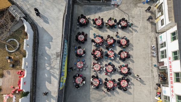 航拍刨猪汤宴。南川文旅委供图